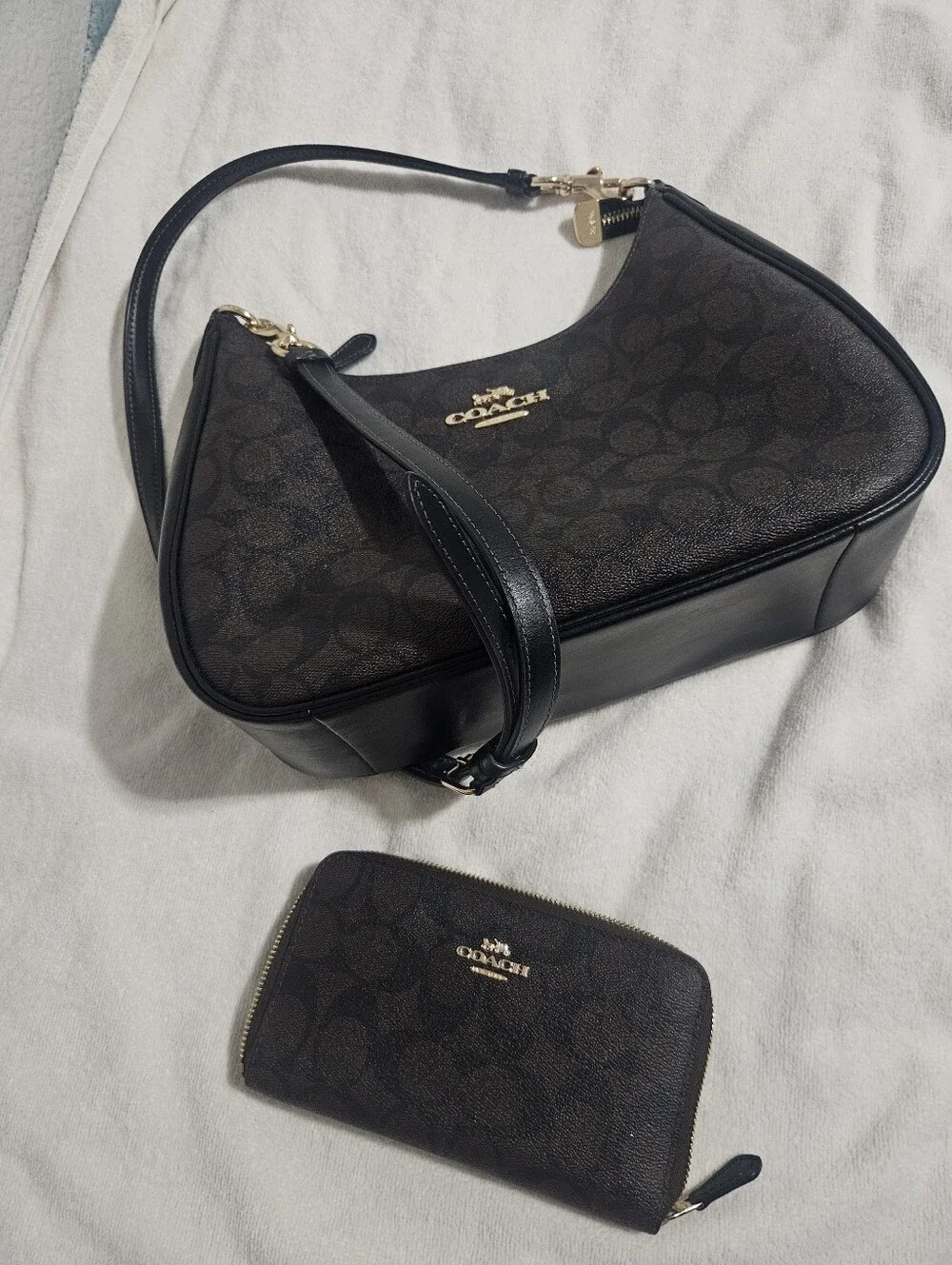 🚫SOLD🚫Coach Brown and Black Signature Shoulder Bag with Matching Wallet
